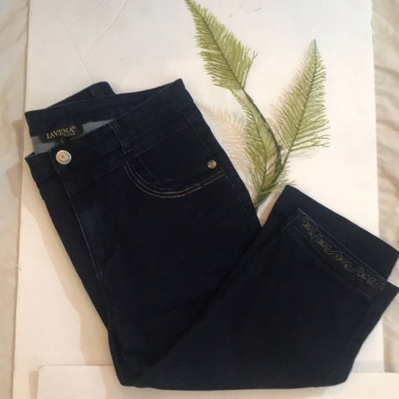 “LAVENA” Designer Ladies Denim Capris . - Picture 2 of 13